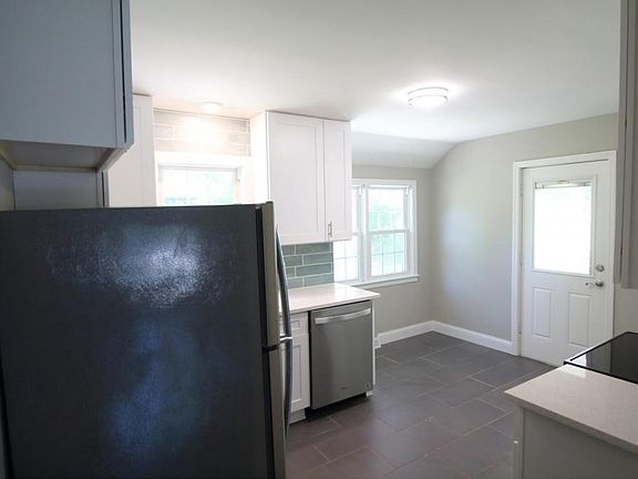 5th image of 7942 Summit St