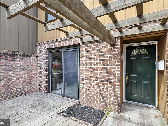 3rd image of 69 Winged Foot Dr