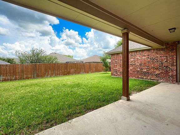 3rd image of 2046 Lake Trail Dr