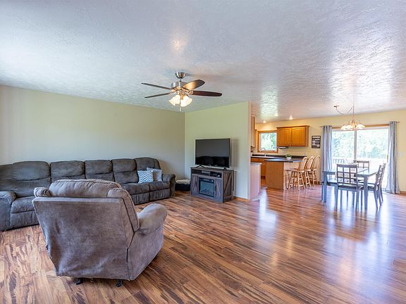 3rd image of 32213 Indigo Rd