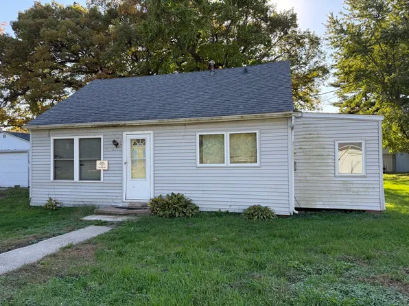 4120 6th St, Rock Island, IL 61201