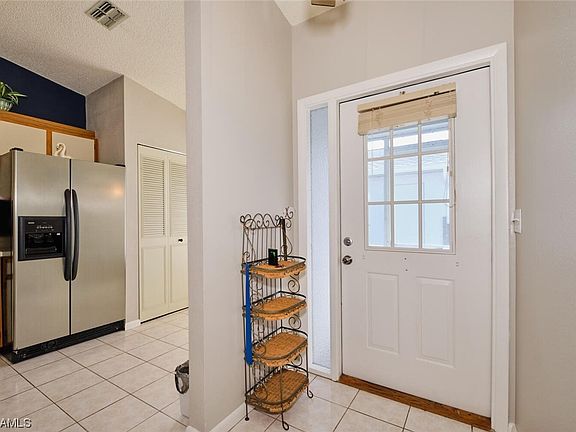 4th image of 9627 Windsor Club Cir