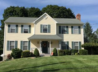 12 Blackhouse Rd, Trumbull, CT 06611