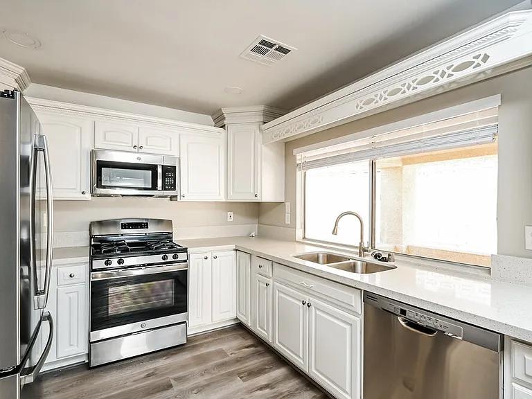 1512 Spreading Oak Dr — Photo 5