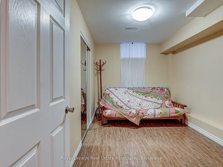 70 Nectarine Cres — Photo 21