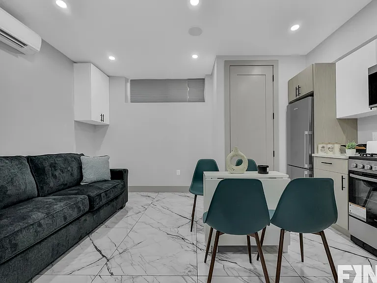 563 New York Ave #GROUNDFLOOR — Photo 2