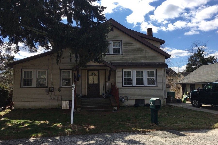 1st image of 606 E Dickinson Ave