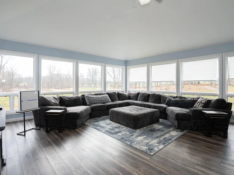 2401 E Brocker Rd — Photo 10