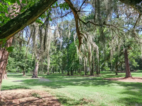 10100 Longleaf Ln, Saint Francisville, LA 70775