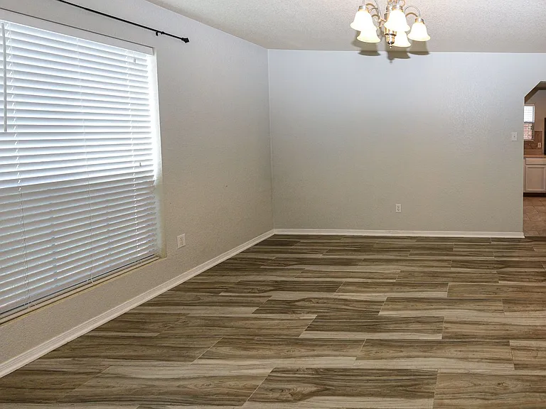 2305 Riley Dr — Photo 12