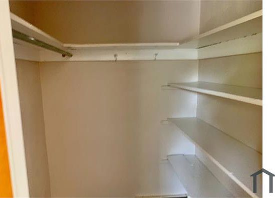 2nd image of 920 Kingsway Dr APT 2D