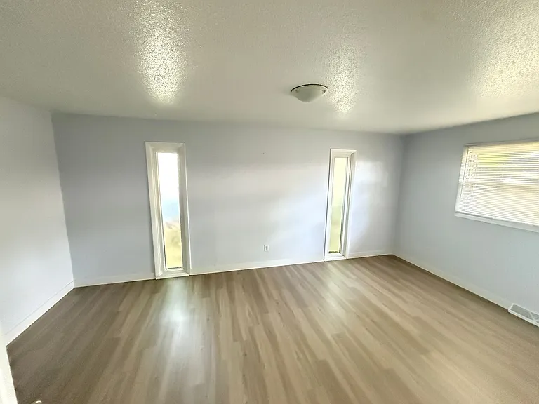432 Amherst Dr — Photo 27