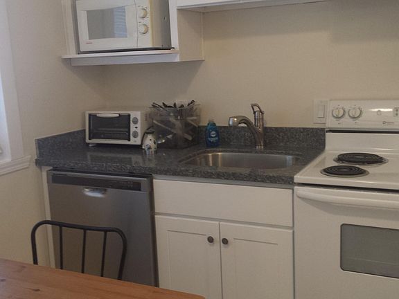 3rd image of 357 Hawthorne Ave #C
