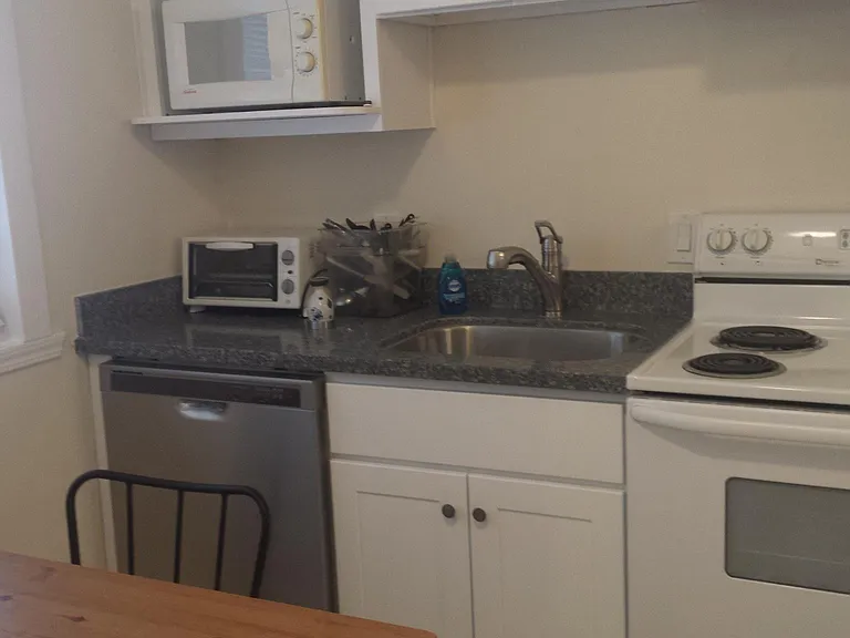 357 Hawthorne Ave #C — Photo 3