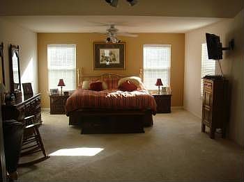 3rd image of 13 Shoreham Dr