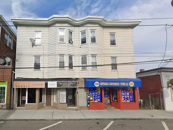 791 Broad St #2R, Central Falls, RI 02863