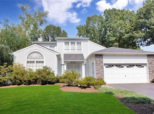 17 Morning Glory Dr, Lake Grove, NY 11755