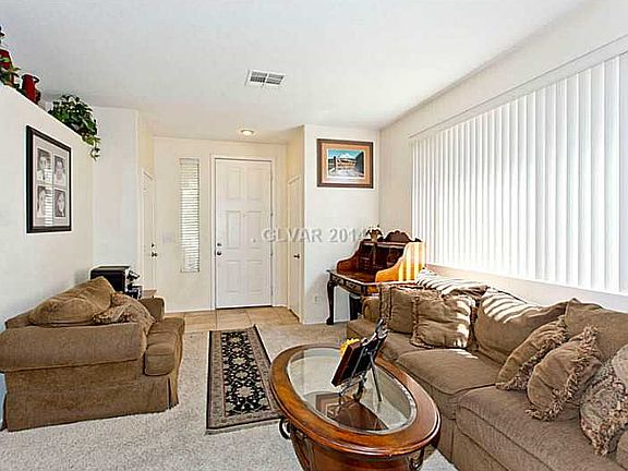 3rd image of 10637 Primrose Arbor Ave