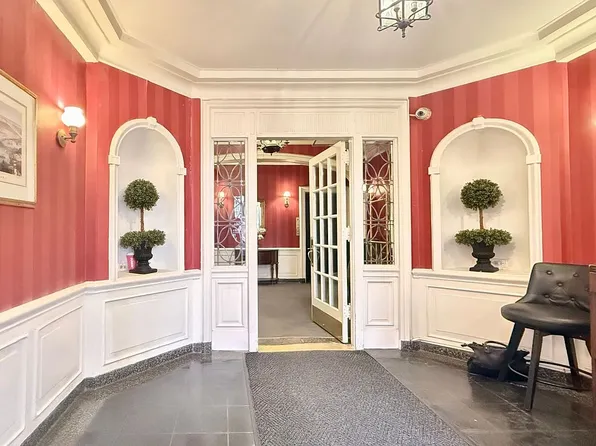 310 W 55th St APT 4B, New York, NY 10019