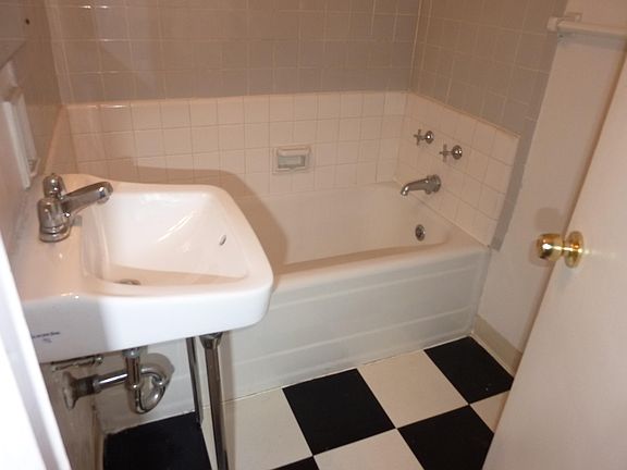 5th image of 1001 N Logan St APT 206