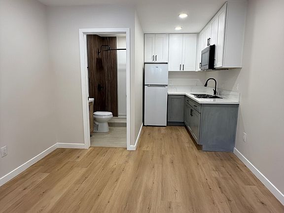 New Laminate Flooring and tile in the bath