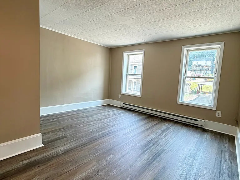 208-210-212 W High St #210 — Photo 7