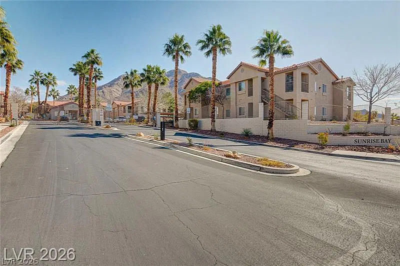 2 bed, 2.0 bath, 1049 sqft, $1,600 — Photo 4
