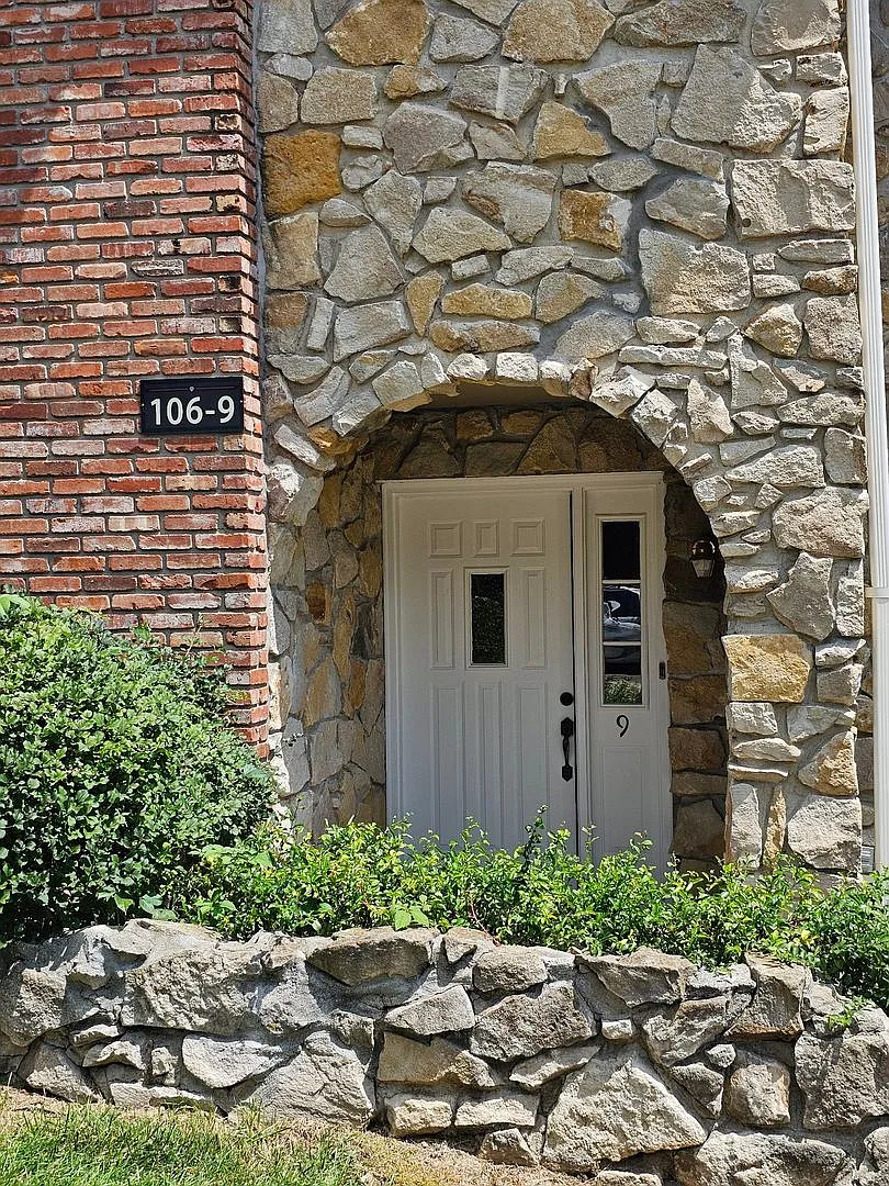 3 Bed/ 2.5 Bath- Village South Condominiums — Photo 1