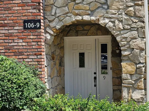 106 E Green Meadows Rd APT 9, Columbia, MO 65203