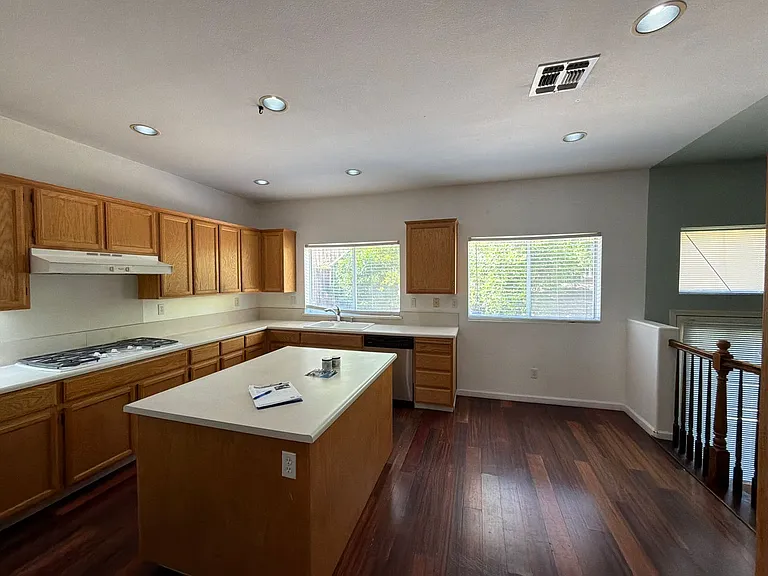 709 Black Oak Way — Photo 4
