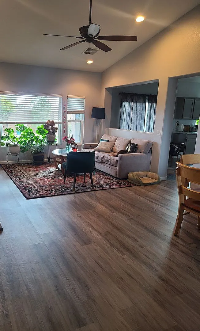 2 bed, 2.0 bath, 1373 sqft, $2,075 — Photo 2