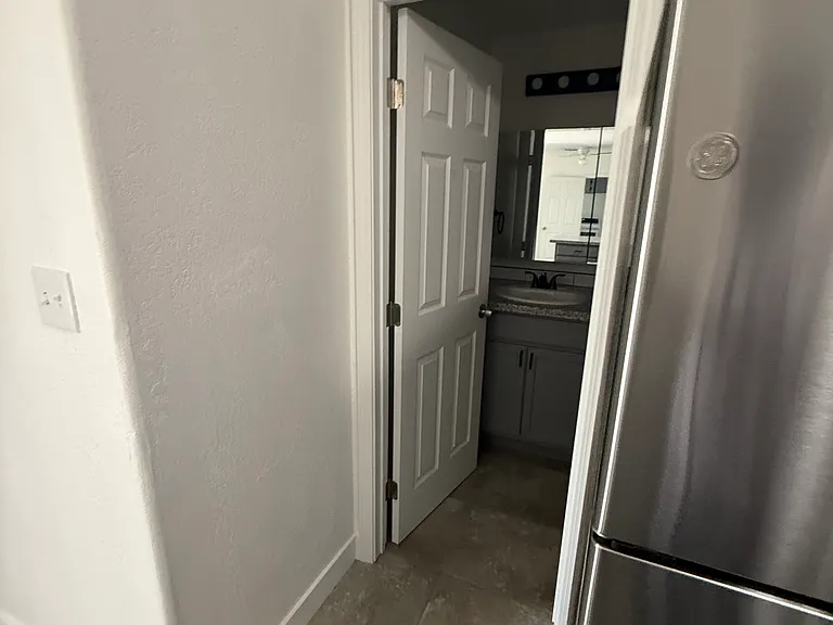 409 Plymouth Ave — Photo 4