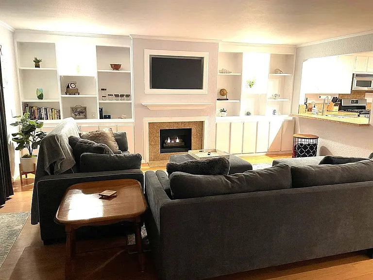 44 Montego Ct — Photo 2