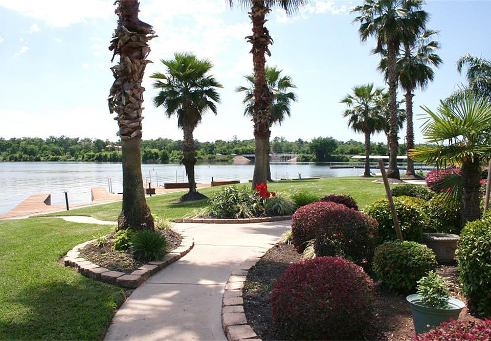 1st image of 93 W Palm Blvd