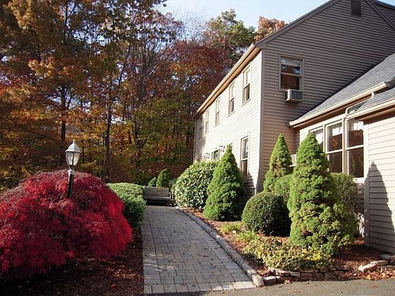 Cul de sac neighborhood.