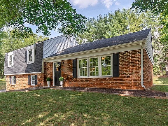 3rd image of 1706 Danbury Dr