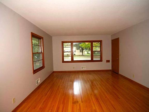 4th image of 5030 Sheridan Ave S