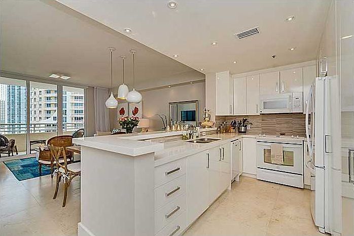 1st image of 808 Brickell Key Dr APT 1507