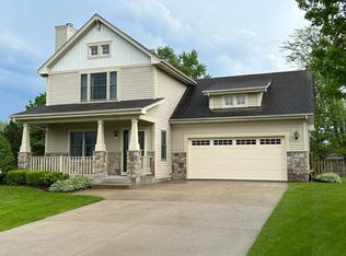 6521 Spring Meadow Ln, Racine, WI 53406