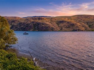 2 Stennes Point Dr, Pateros, WA 98846
