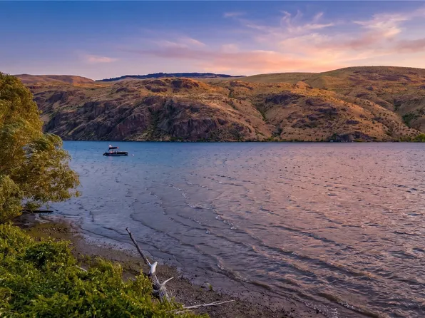 2 Stennes Drive, Pateros, WA 98846