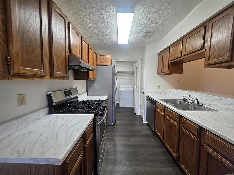 1608 Waldron Cv — Photo 6