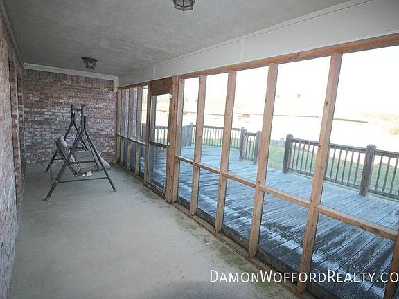 5th image of 614 Oak Park Cir