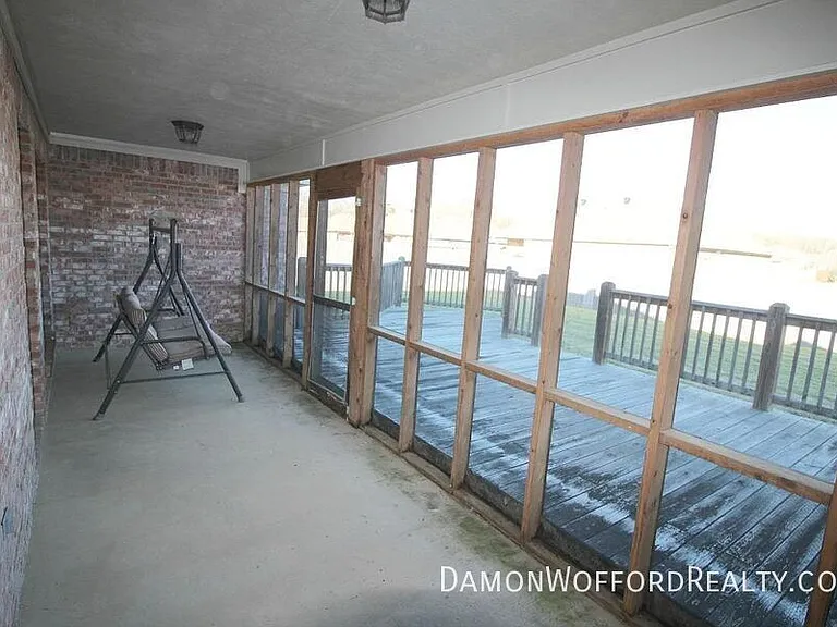 614 Oak Park Cir — Photo 5