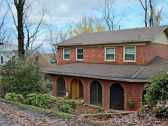 4th image of 833 Woods End Ln SW