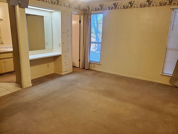 4th image of 1919 Oakshire St