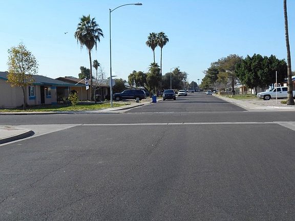 4th image of 2215 E Juanita Ave