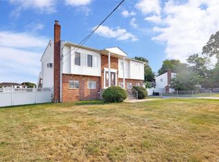 40 Scholar Ln, Commack, NY 11725