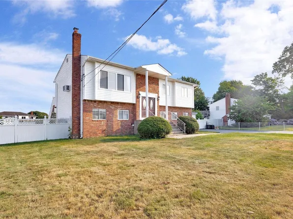 40 Scholar Lane, Commack, NY 11725