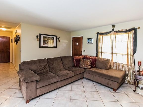 4th image of 602 9th Ave NW